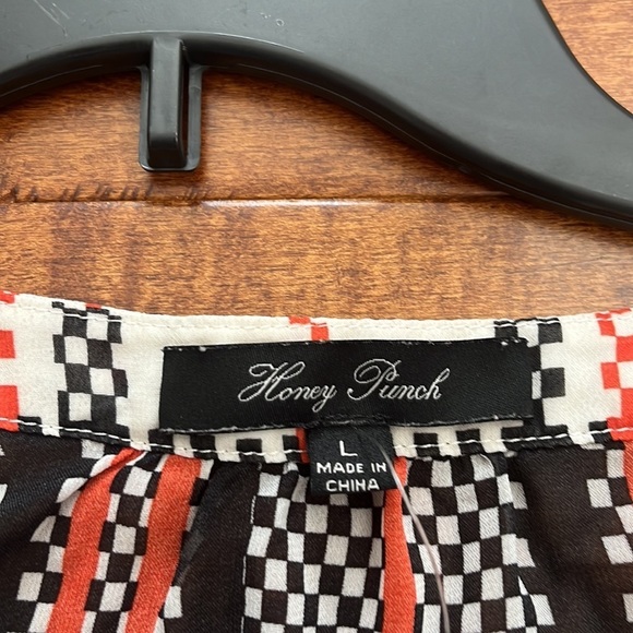 NWOT Honey Punch Women White Long
Sleeve Blouse Size L - Picture 8 of 8